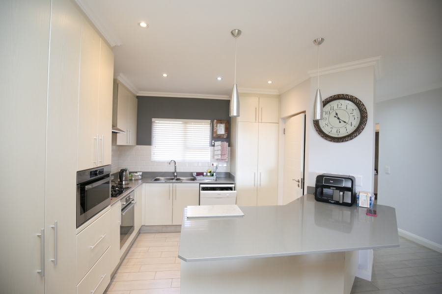 3 Bedroom Property for Sale in The Hill Western Cape